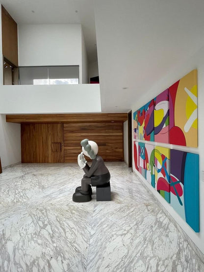 ESCULTURA KAWS 1.55 MTS