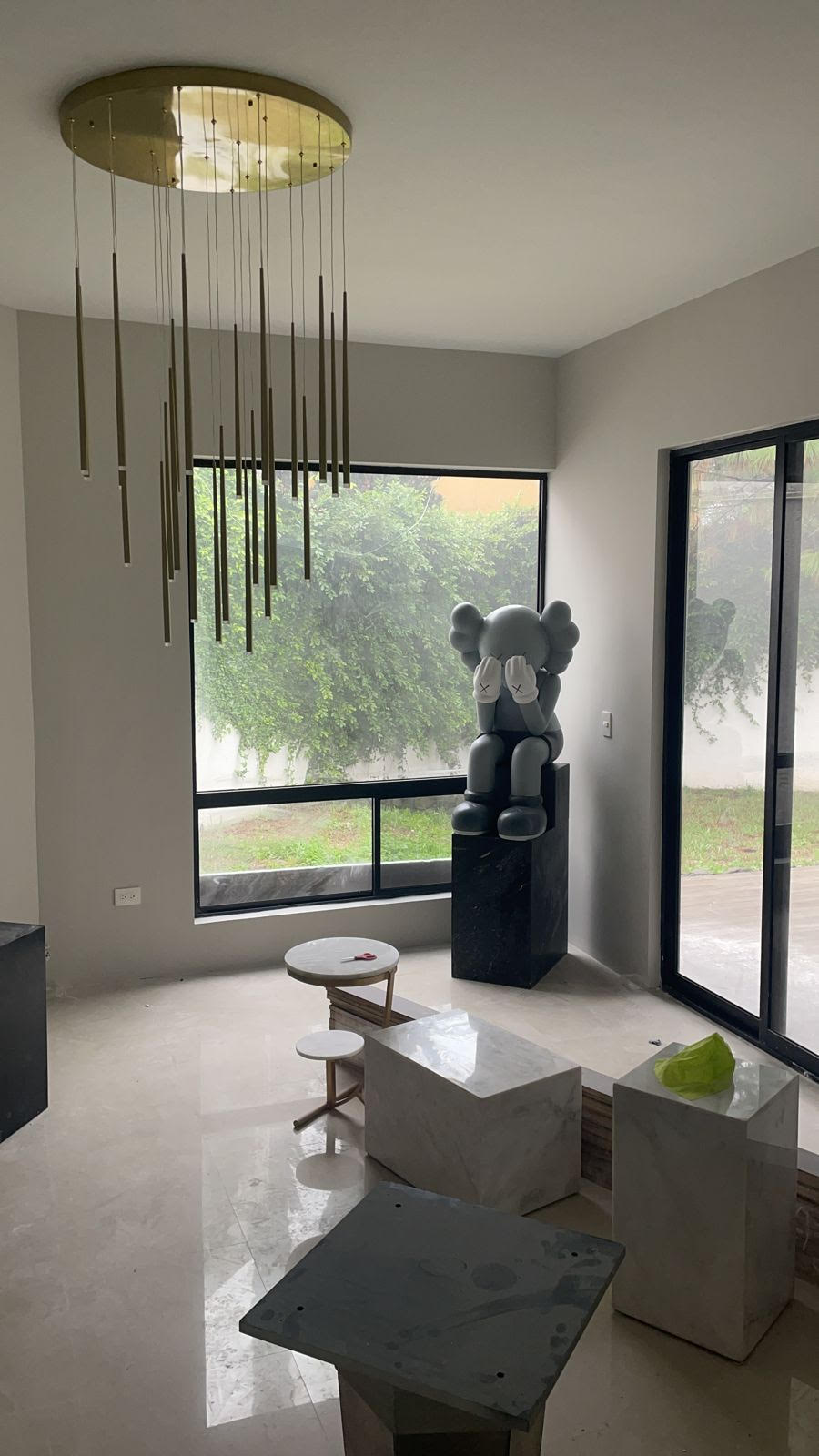 ESCULTURA KAWS 1.20 MTS